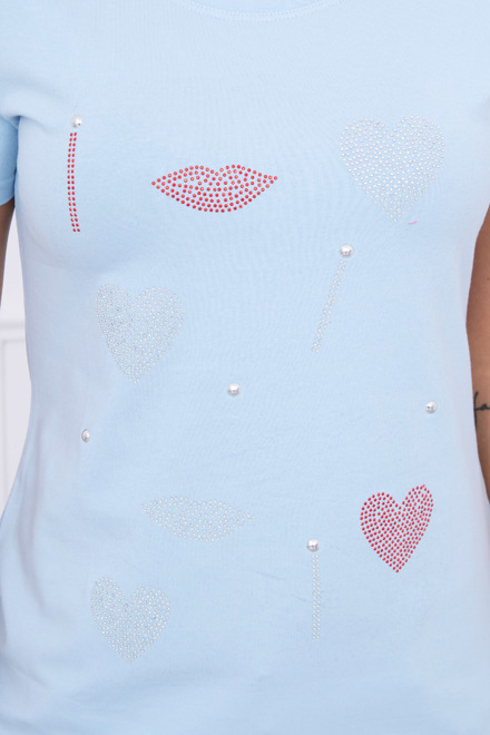  Tricou cu decoraţii