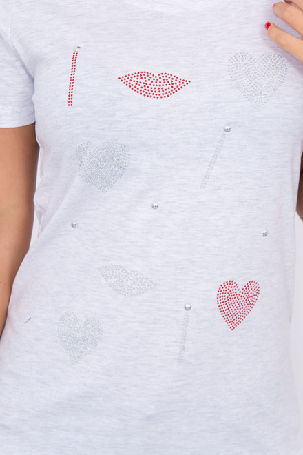  Tricou cu decoraţii