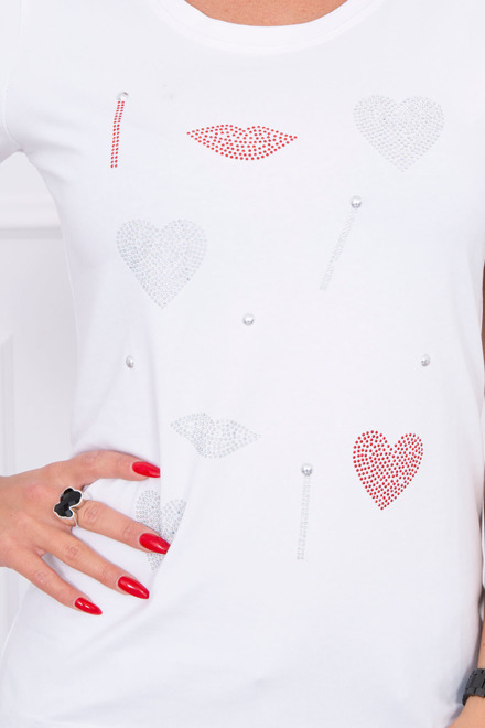  Tricou cu decoraţii