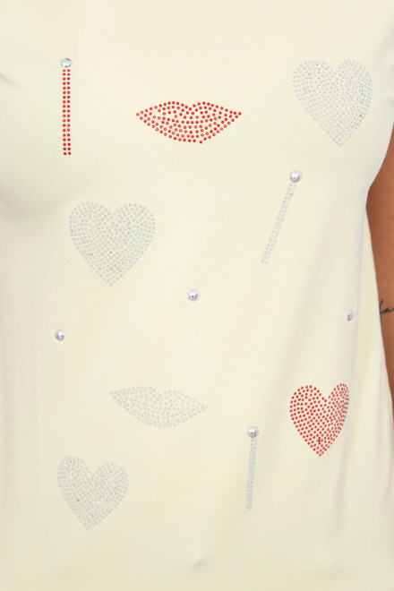  Tricou cu decoraţii